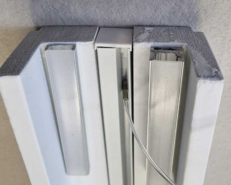 ELS95.2 Cornice Copri-Binario doppia da soffitto per Sistema Appendi-Pannelli con LED potenziato